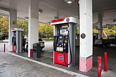 还能这么玩？美女高玩手脚同时玩两个《只狼》成功双杀总BOSS